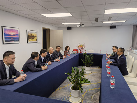 市總工會(huì)慰問(wèn)勞模嚴(yán)安翔2(鄒律)_副本.jpg 市總工會(huì)慰問(wèn)勞模嚴(yán)安翔2(鄒律)_副本.jpg